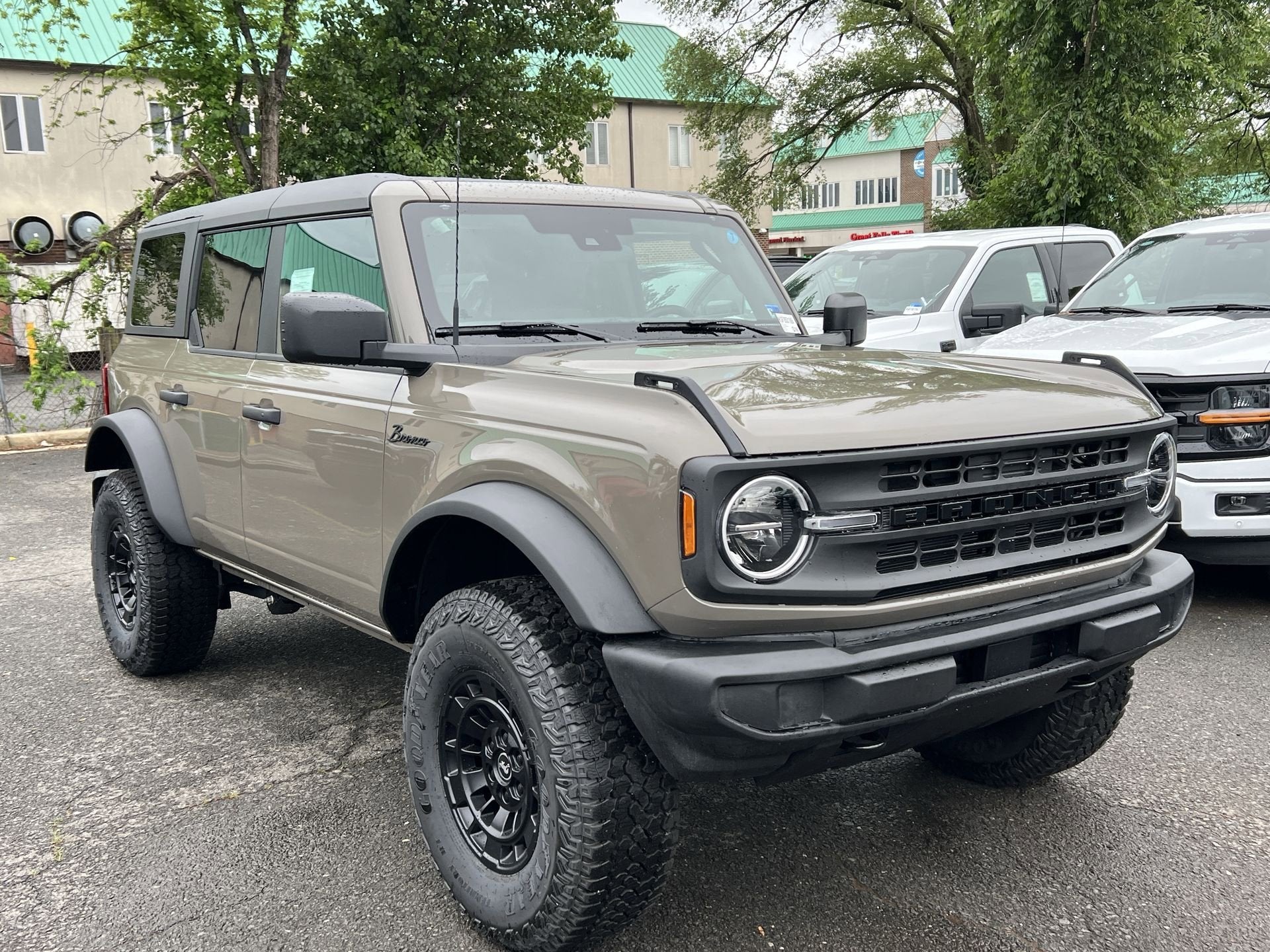 2026 Ford Bronco Custom Garage Matte Black Pkg