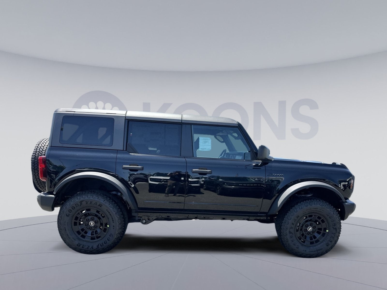 2026 Ford Bronco Custom Garage Matte Black Pkg