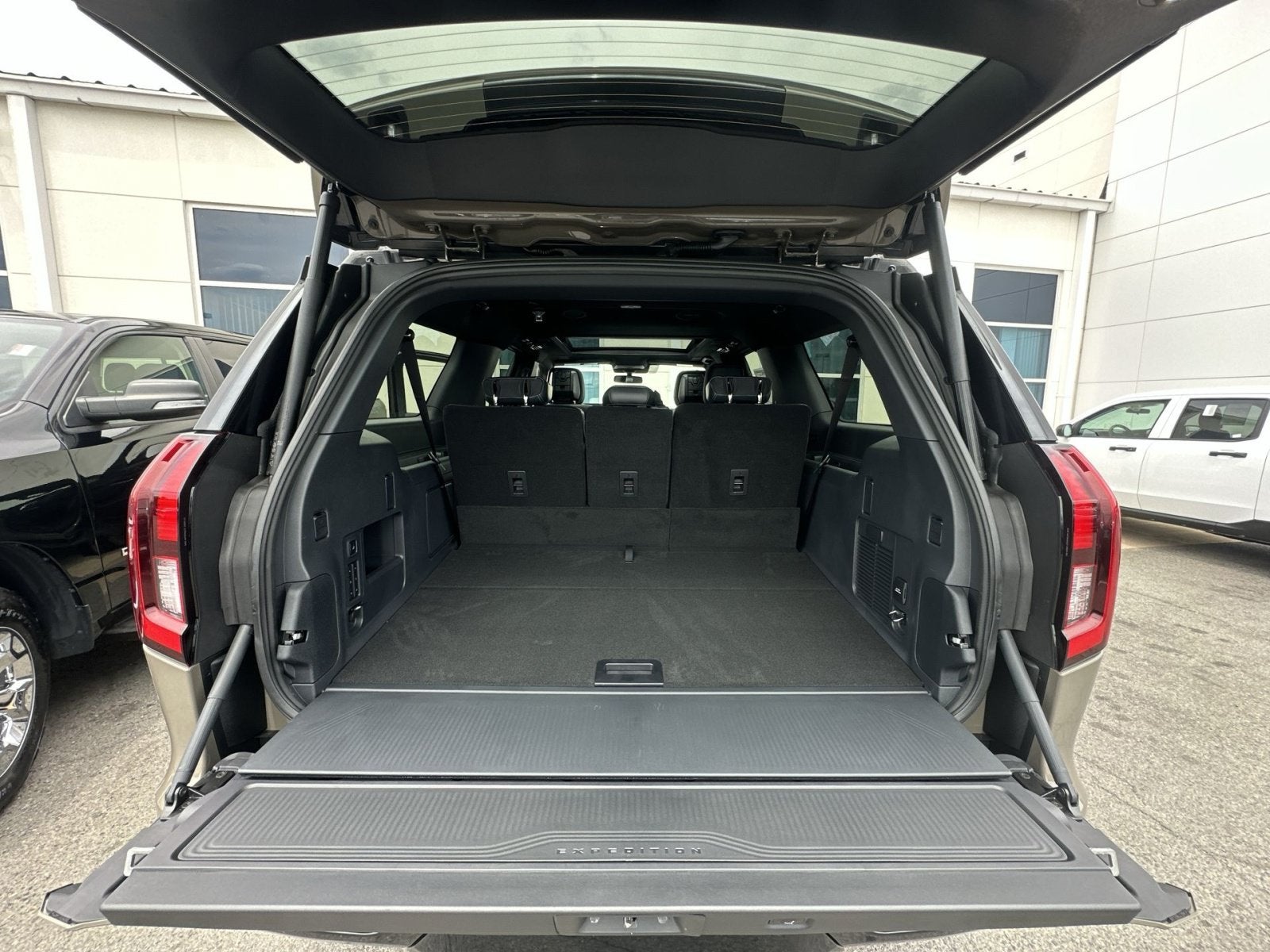 2027 Ford Expedition Max Platinum