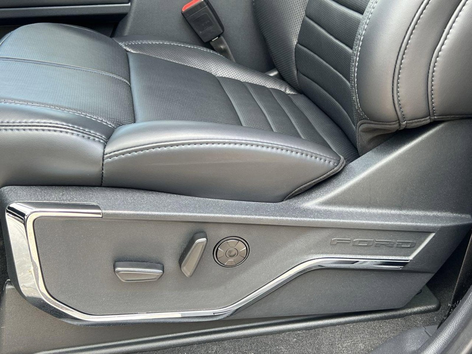 2025 Ford F-350SD Platinum