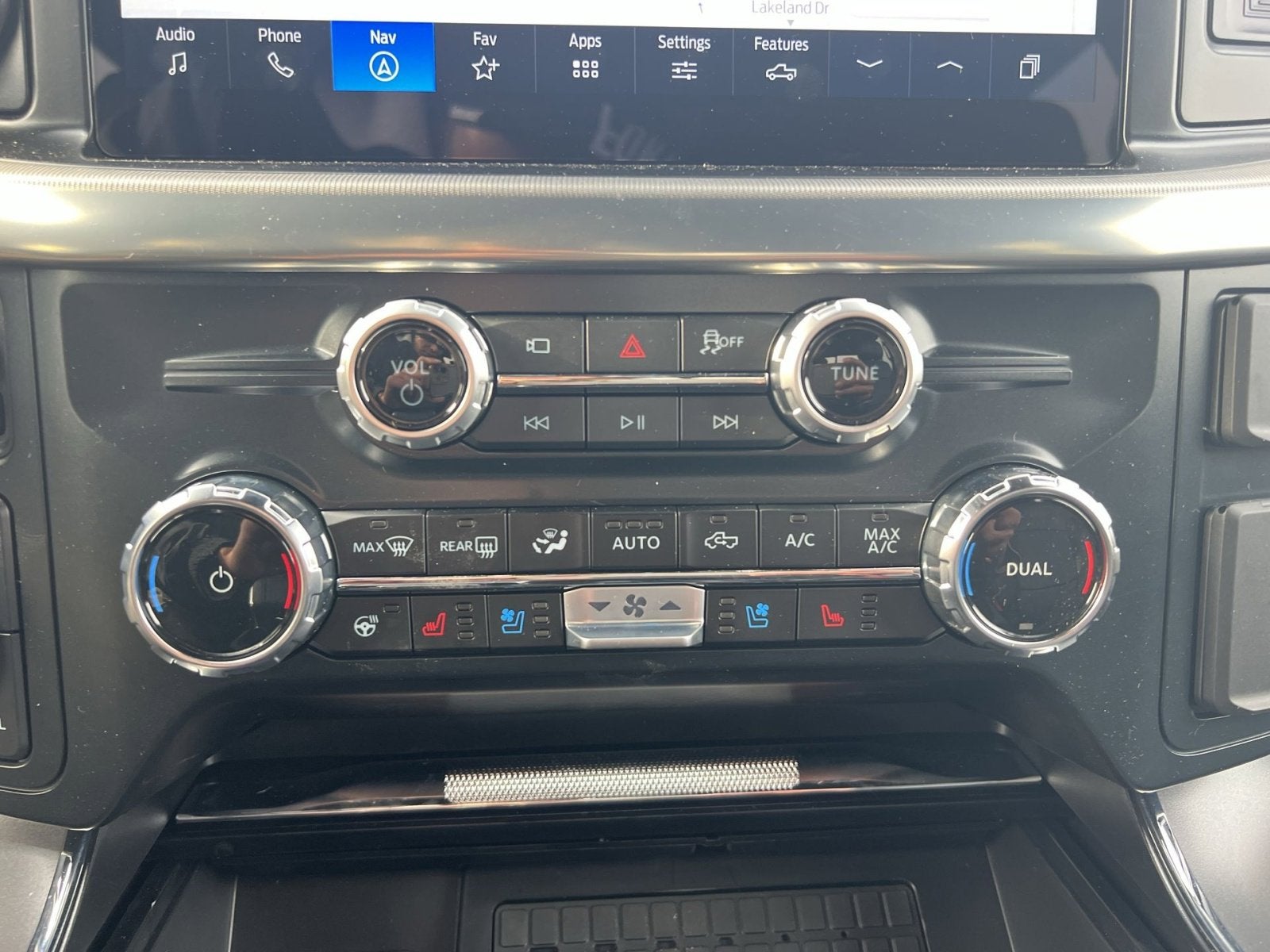 2025 Ford F-150 Lariat Hybrid