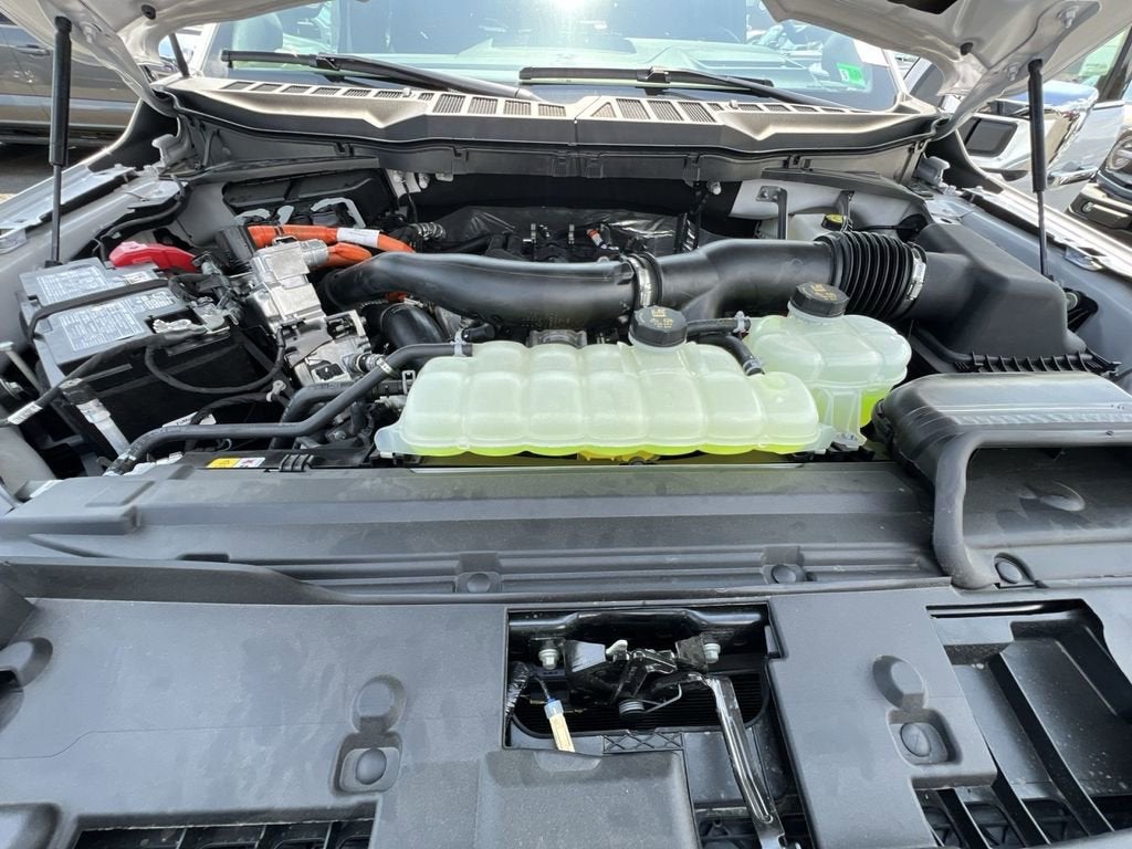 2025 Ford F-150 Lariat Hybrid