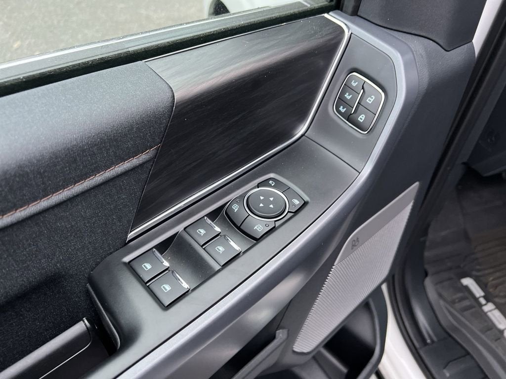 2025 Ford F-150 Lariat Hybrid