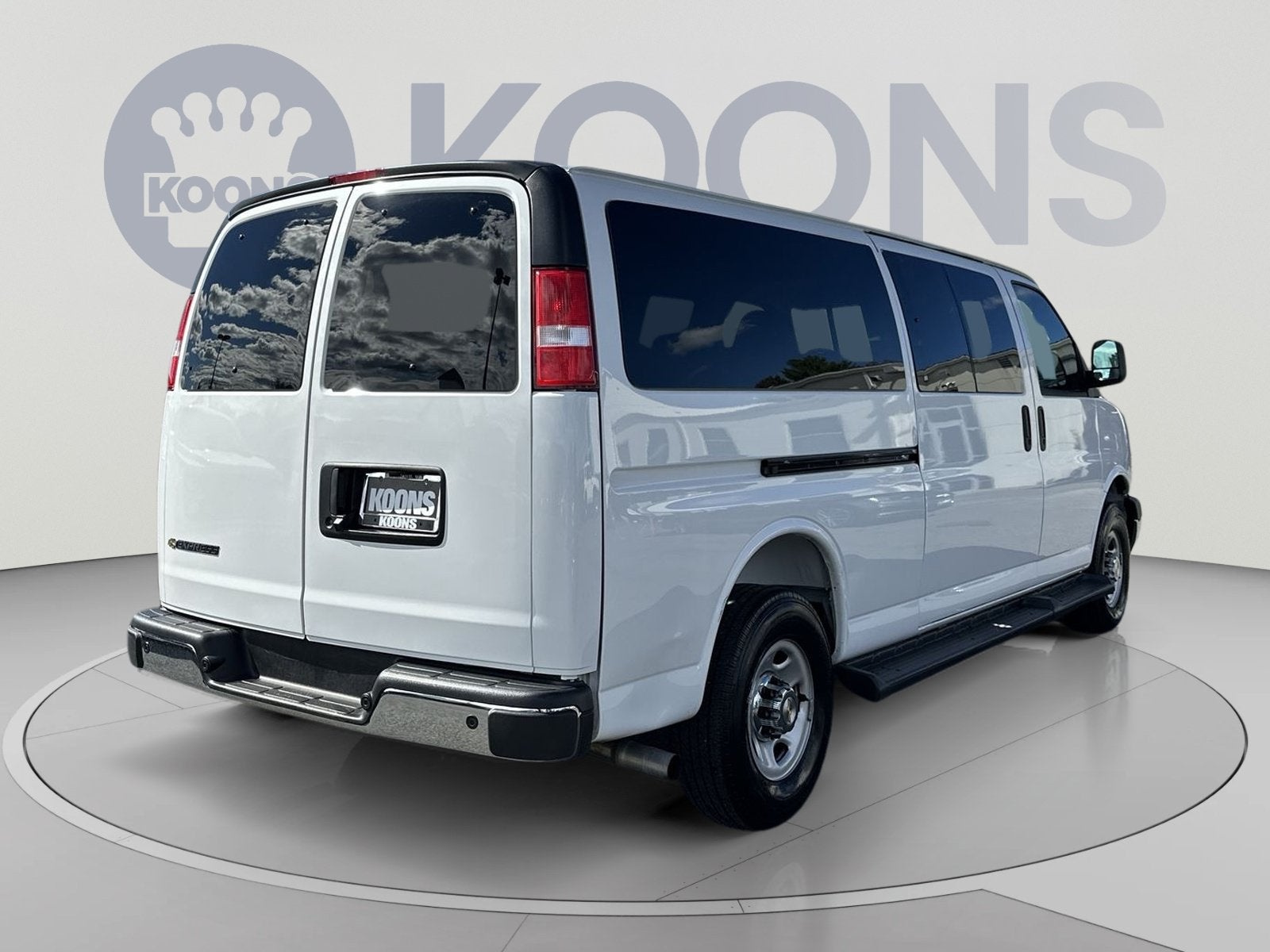 2025 Chevrolet Express 3500 LT