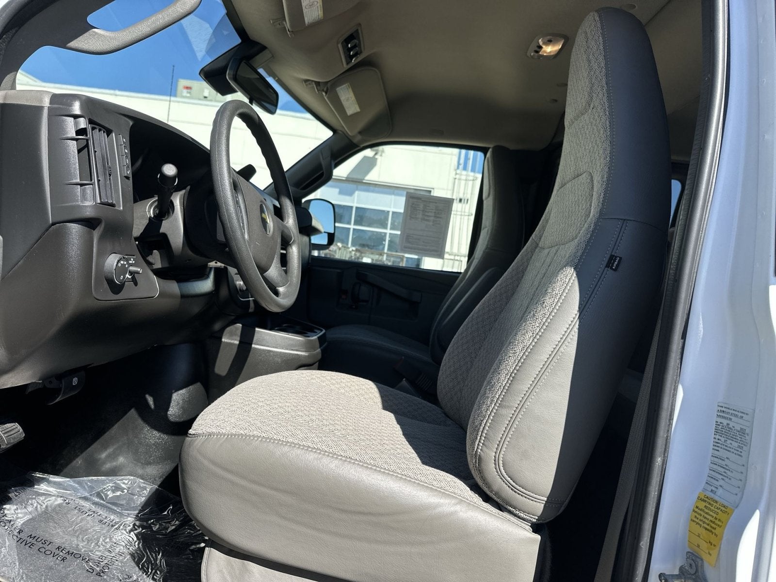 2025 Chevrolet Express 3500 LT
