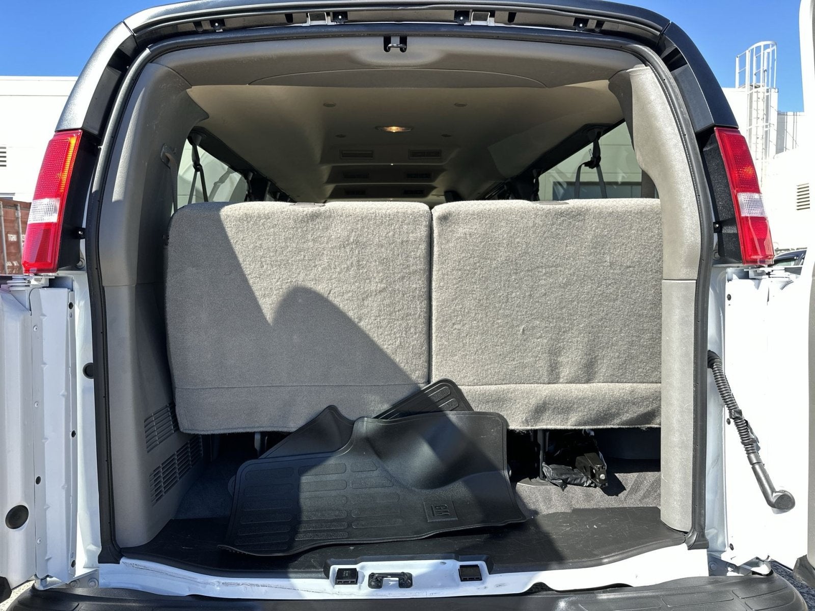 2025 Chevrolet Express 3500 LT