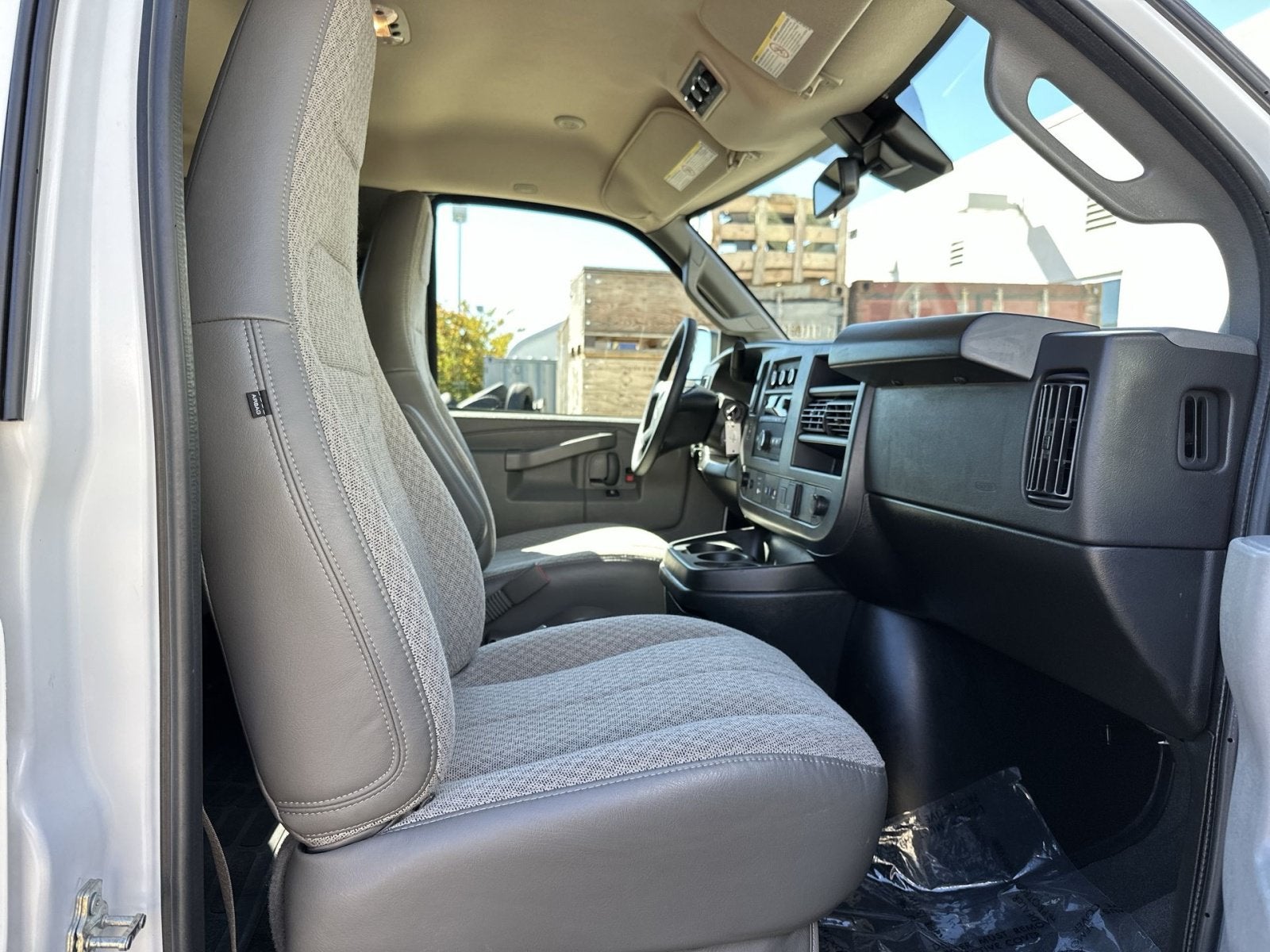 2025 Chevrolet Express 3500 LT