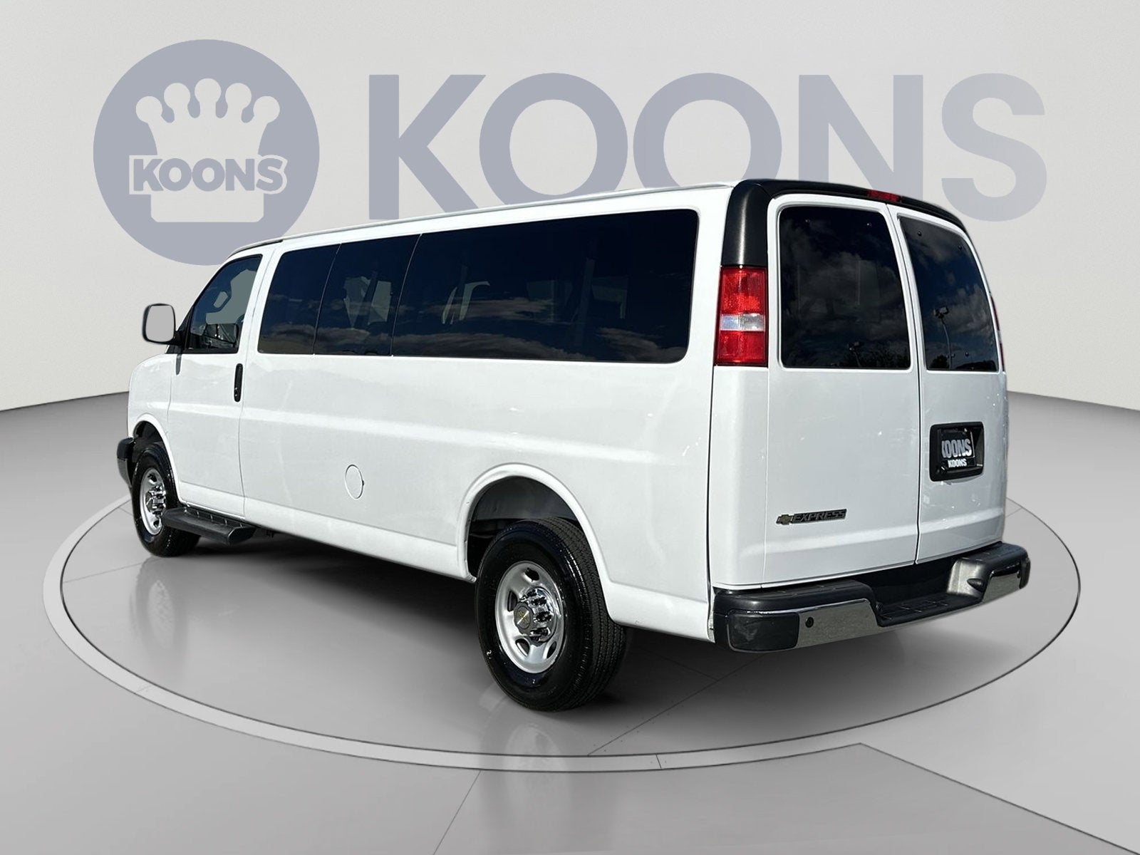 2025 Chevrolet Express 3500 LT