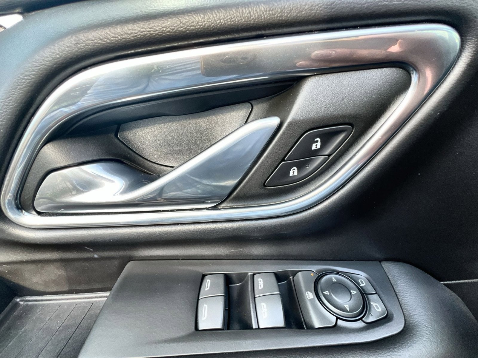 2023 Chevrolet Suburban LS