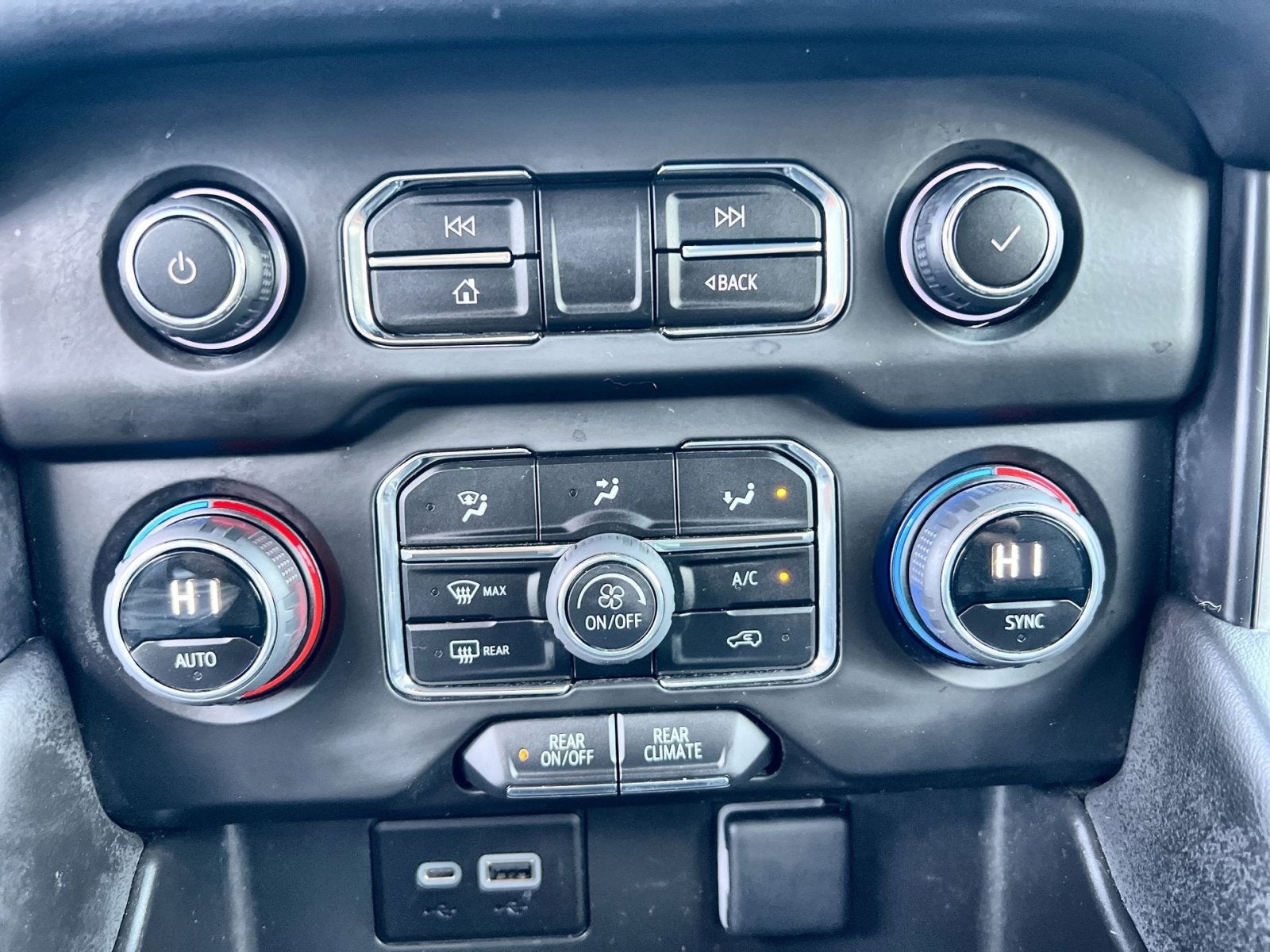 2023 Chevrolet Suburban LS