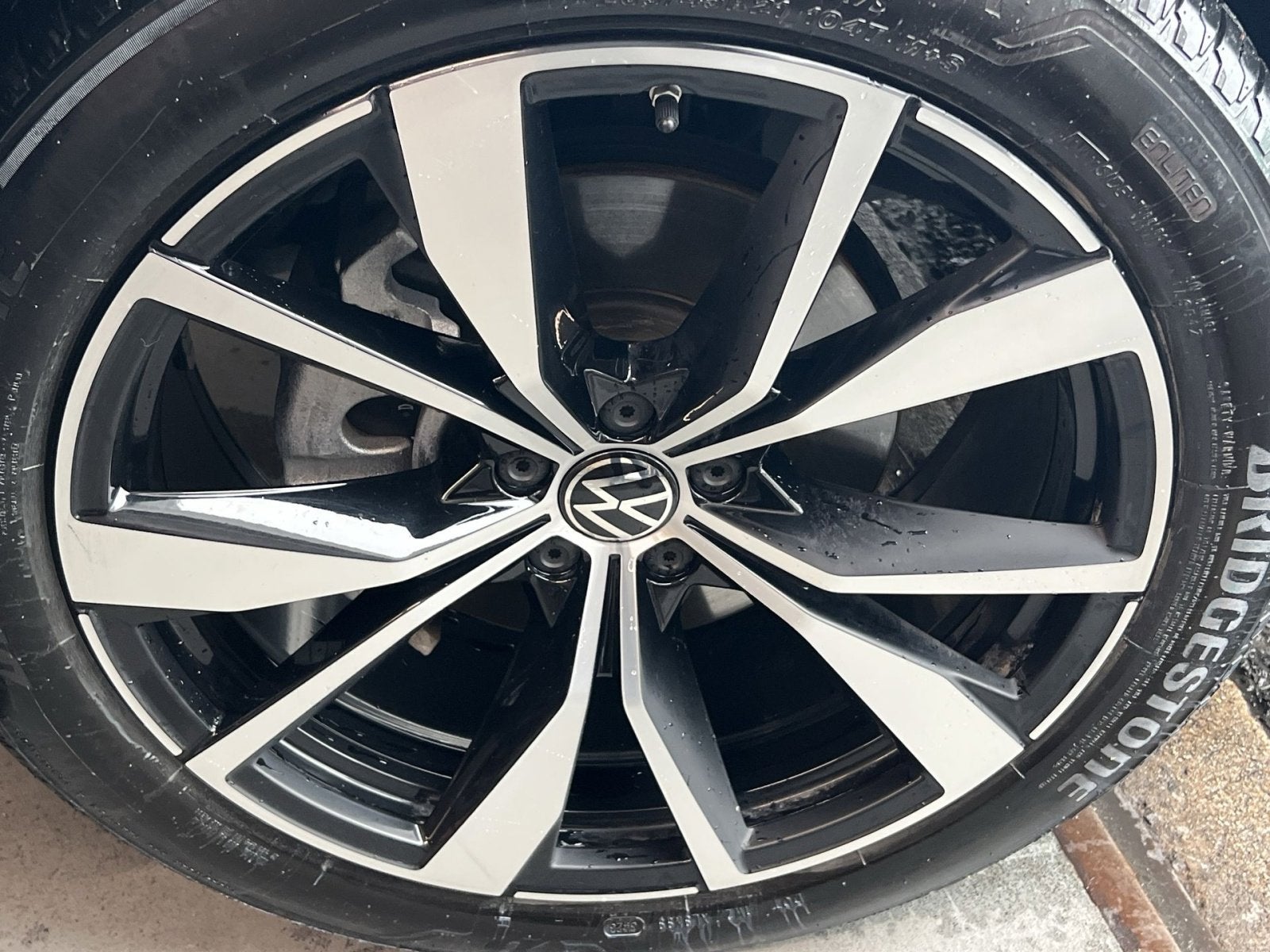 2024 Volkswagen Atlas 2.0T SEL Premium R-Line