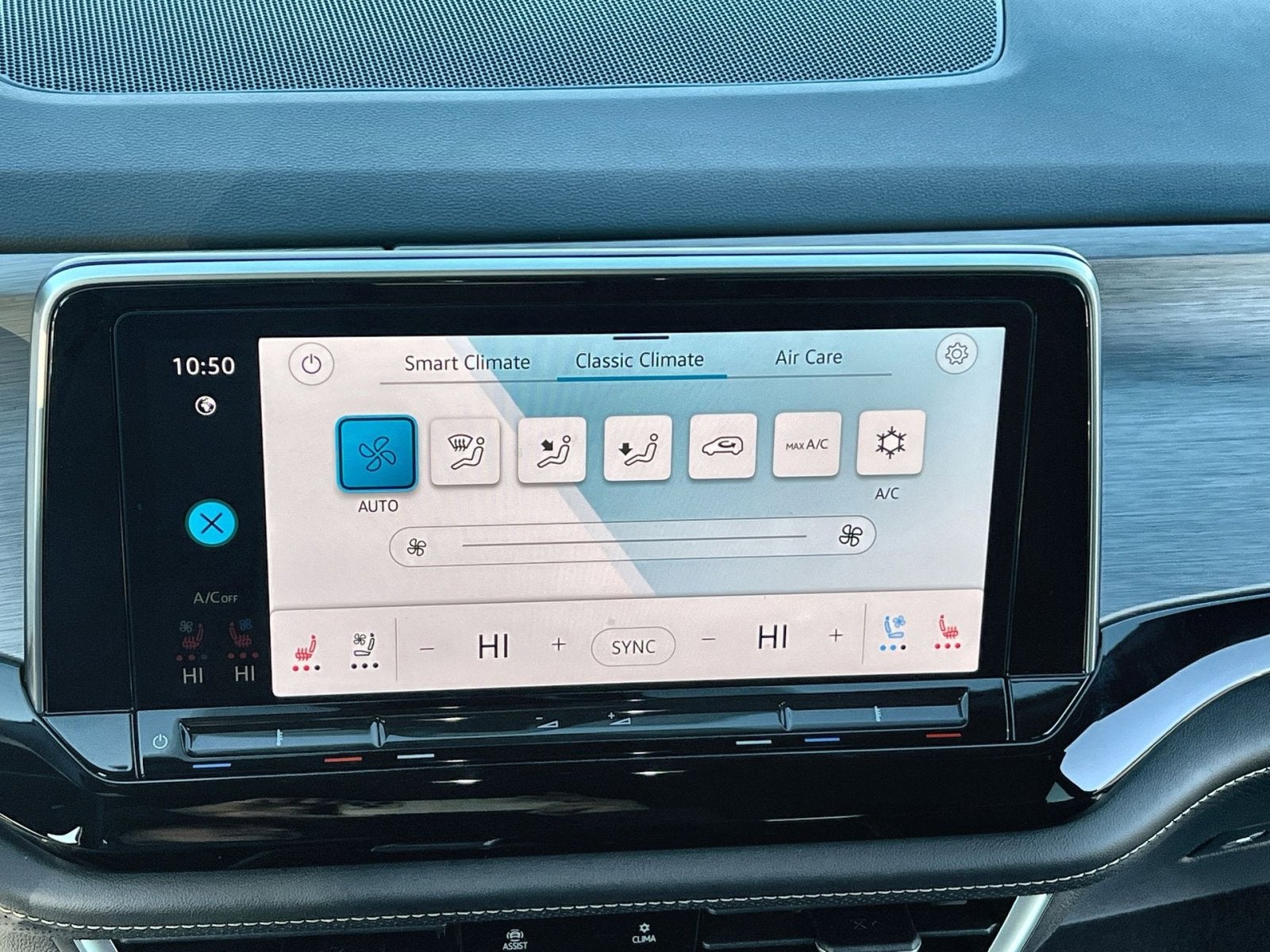 2024 Volkswagen Atlas Cross Sport 2.0T SE w/Technology