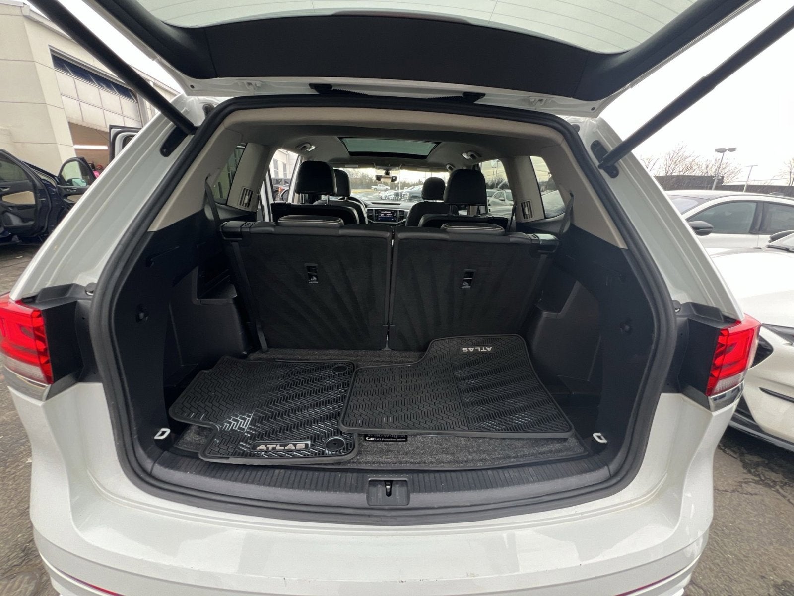 2021 Volkswagen Atlas 3.6L V6 SE w/Technology R-Line