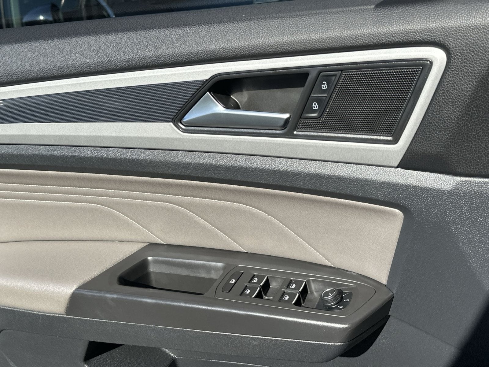 2023 Volkswagen Atlas Cross Sport 2.0T SEL R-Line Black