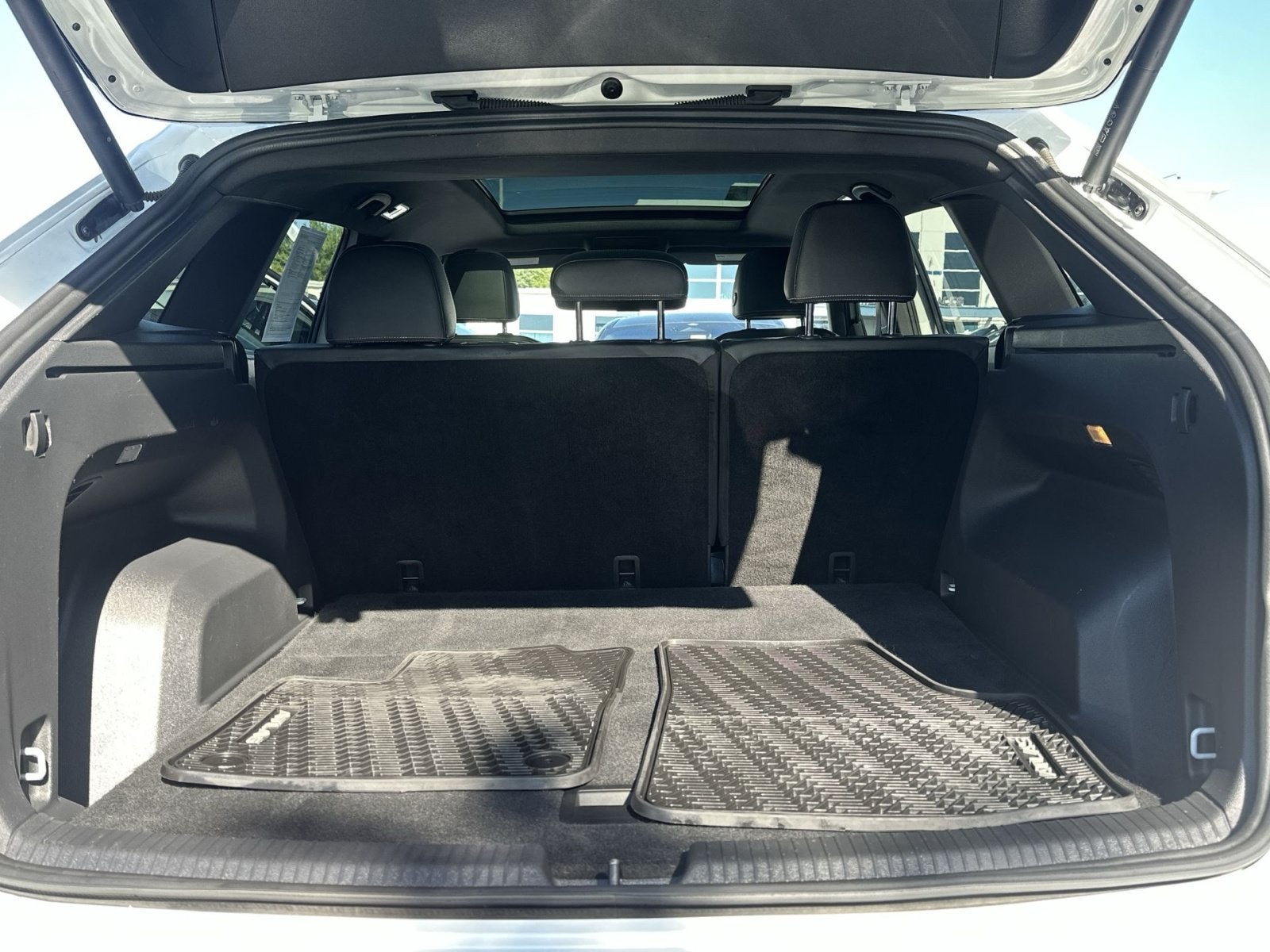 2023 Volkswagen Atlas Cross Sport 2.0T SEL R-Line Black