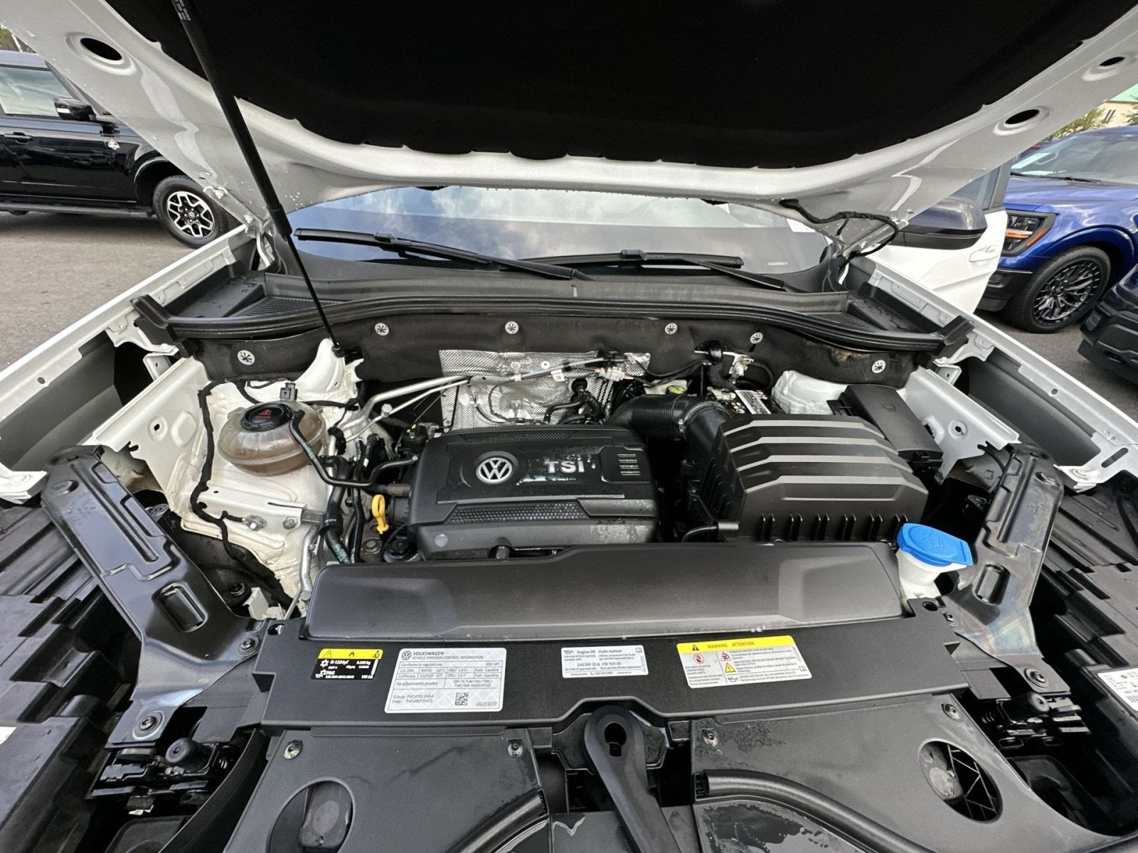 2023 Volkswagen Atlas Cross Sport 2.0T SEL R-Line Black