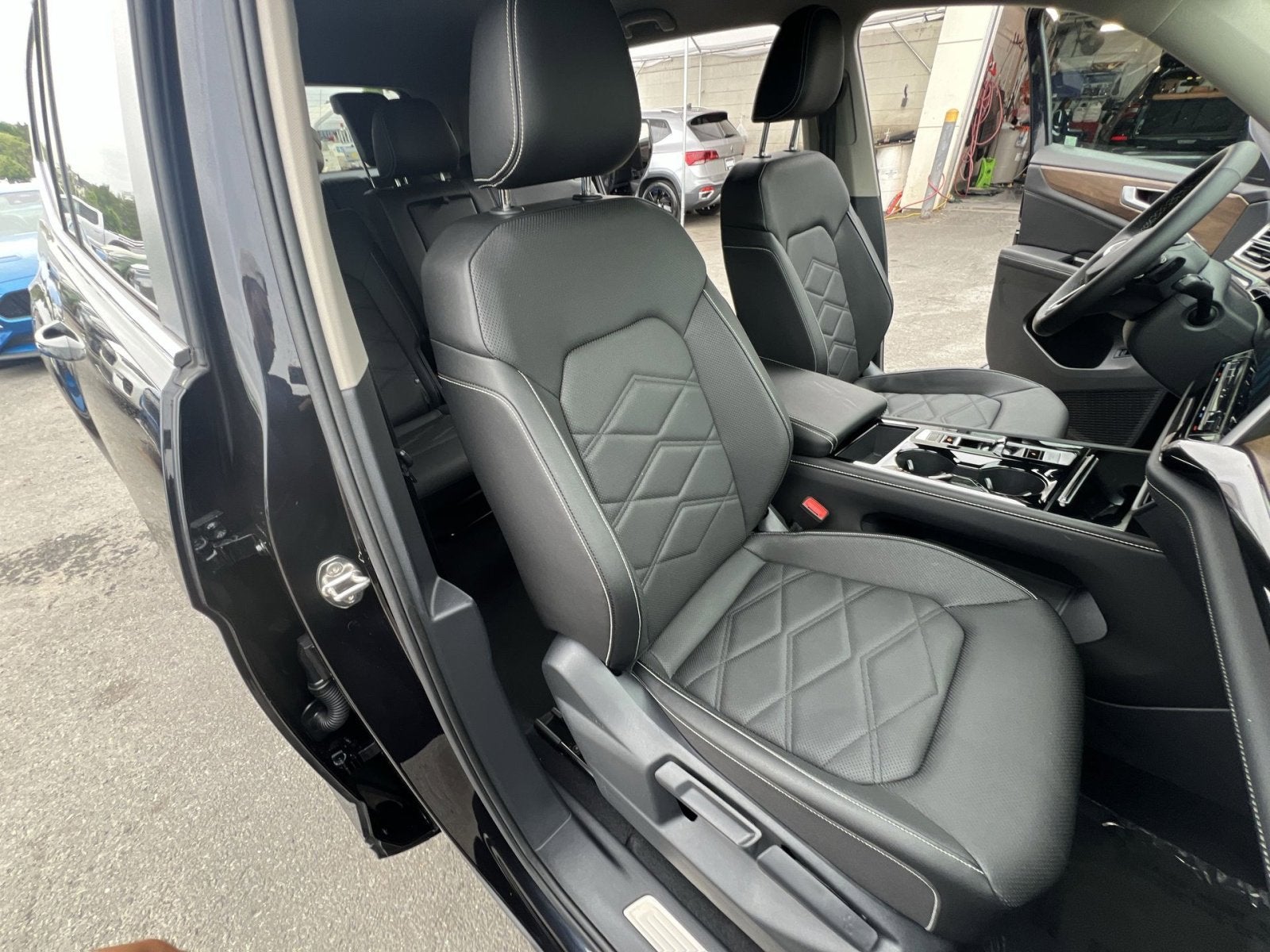 2025 Volkswagen Atlas 2.0T SE w/Technology