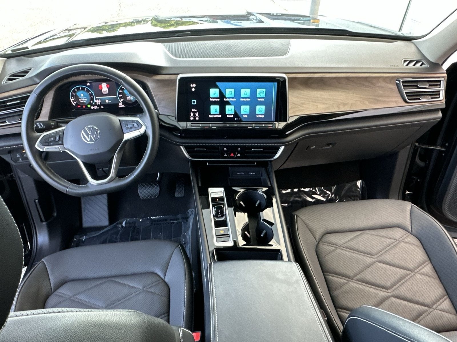 2024 Volkswagen Atlas 2.0T SE w/Technology