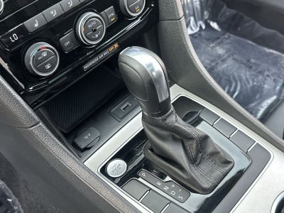 2022 Volkswagen Passat 2.0T SE