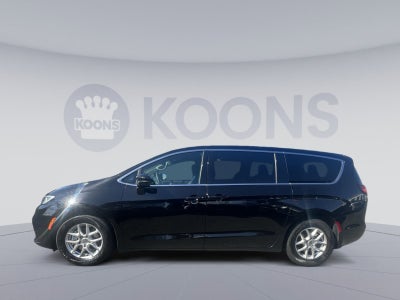 2025 Chrysler Pacifica Select