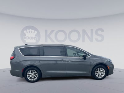 2025 Chrysler Pacifica Select