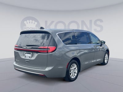 2025 Chrysler Pacifica Select