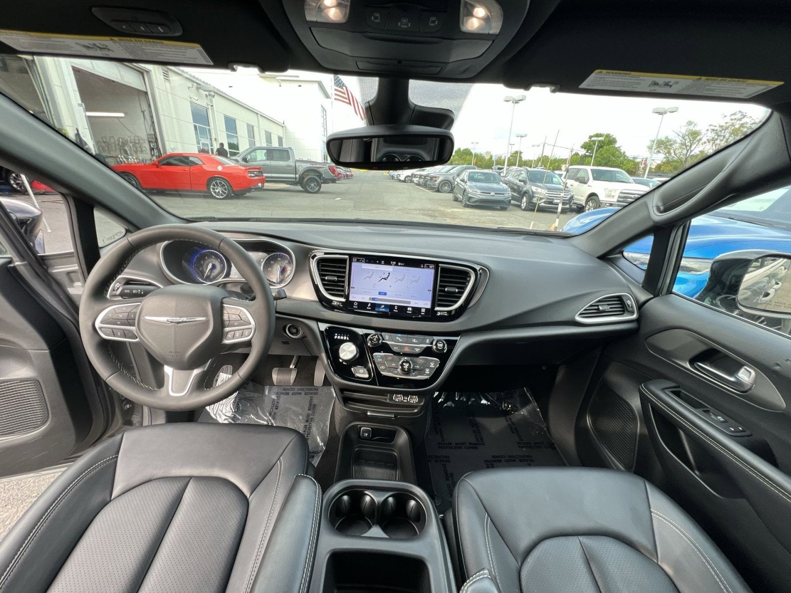 2025 Chrysler Pacifica Select