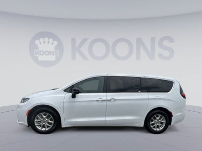 2025 Chrysler Pacifica Select