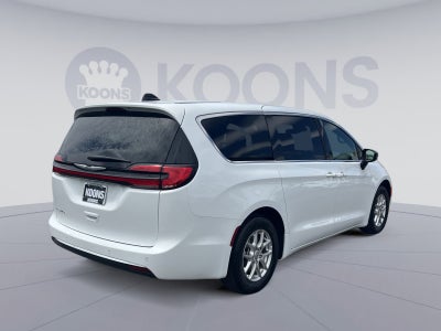 2025 Chrysler Pacifica Select
