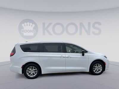 2025 Chrysler Pacifica Select