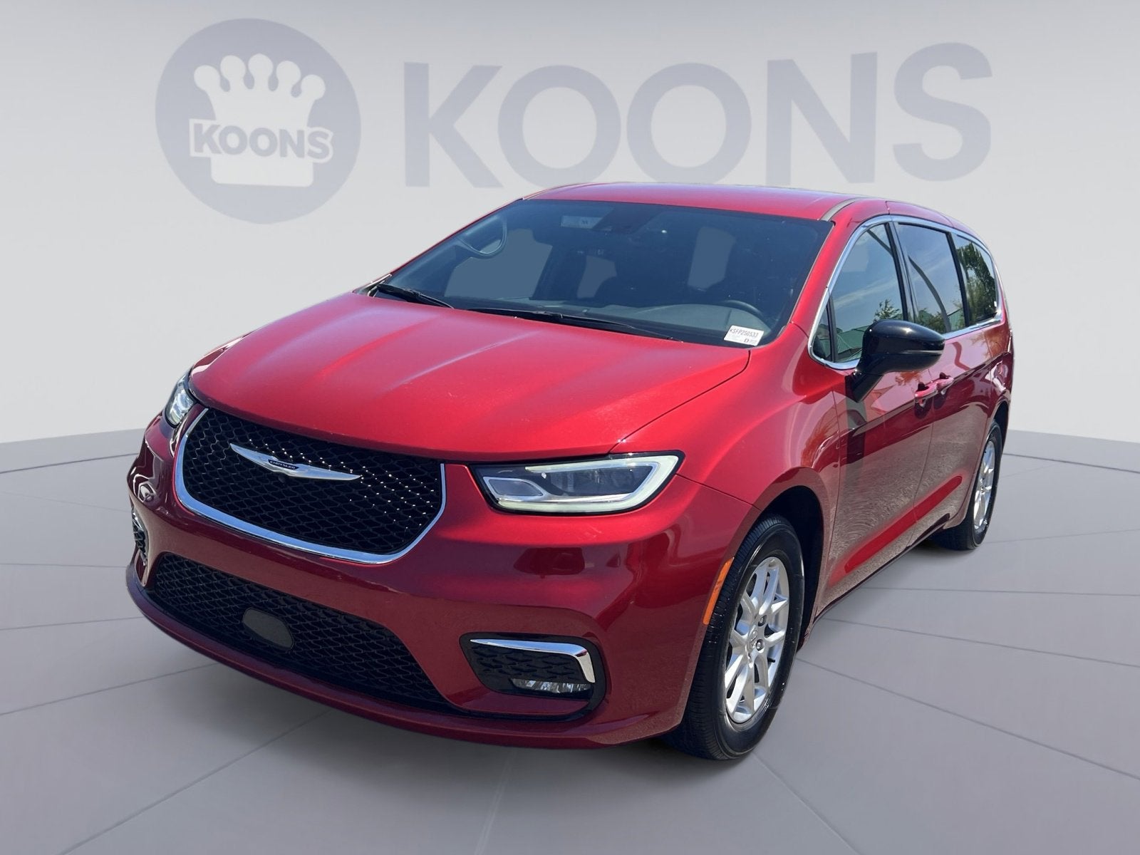 2025 Chrysler Pacifica Select's photo