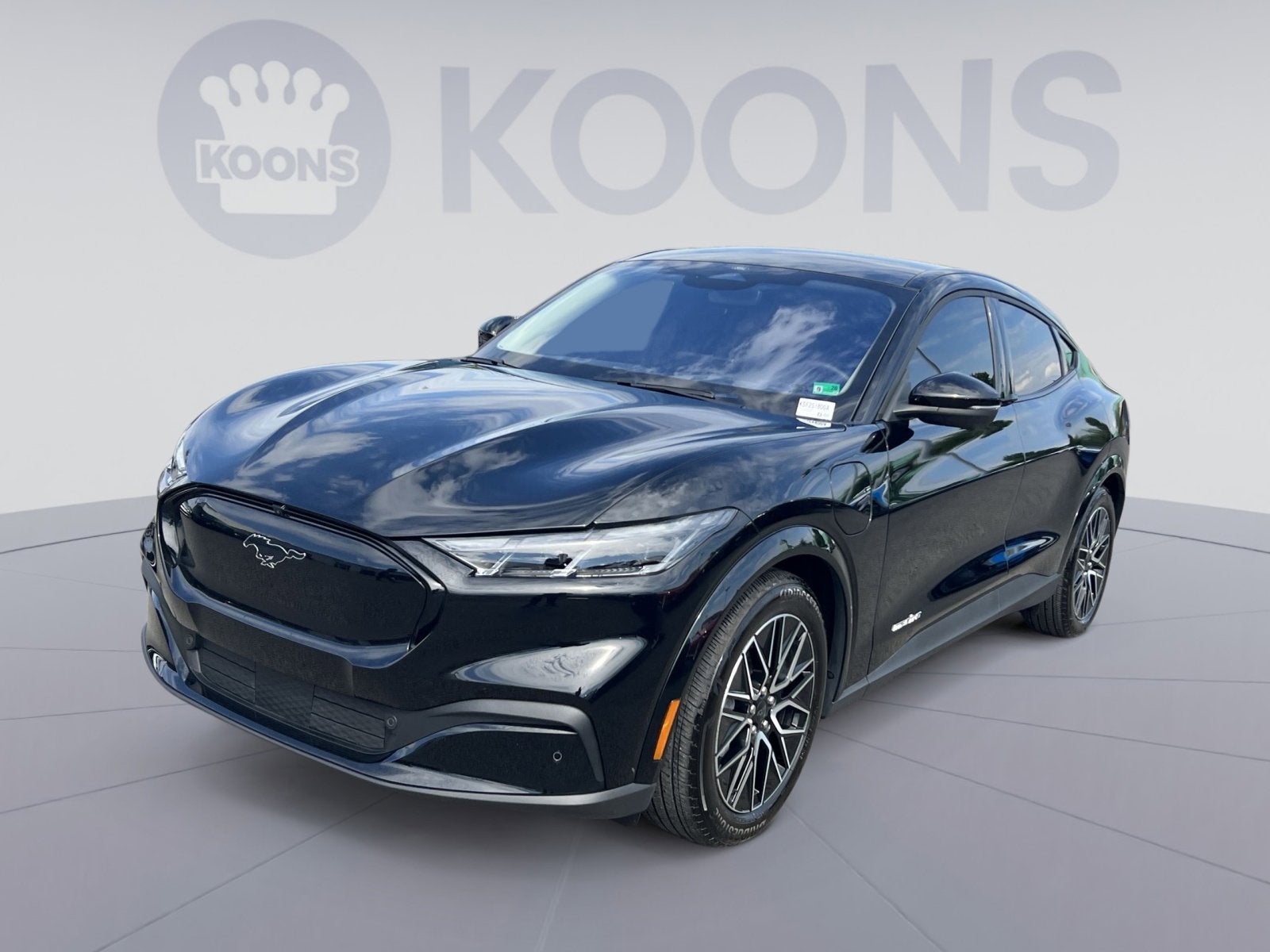 2025 Ford Mustang-Mach-e Premium's photo