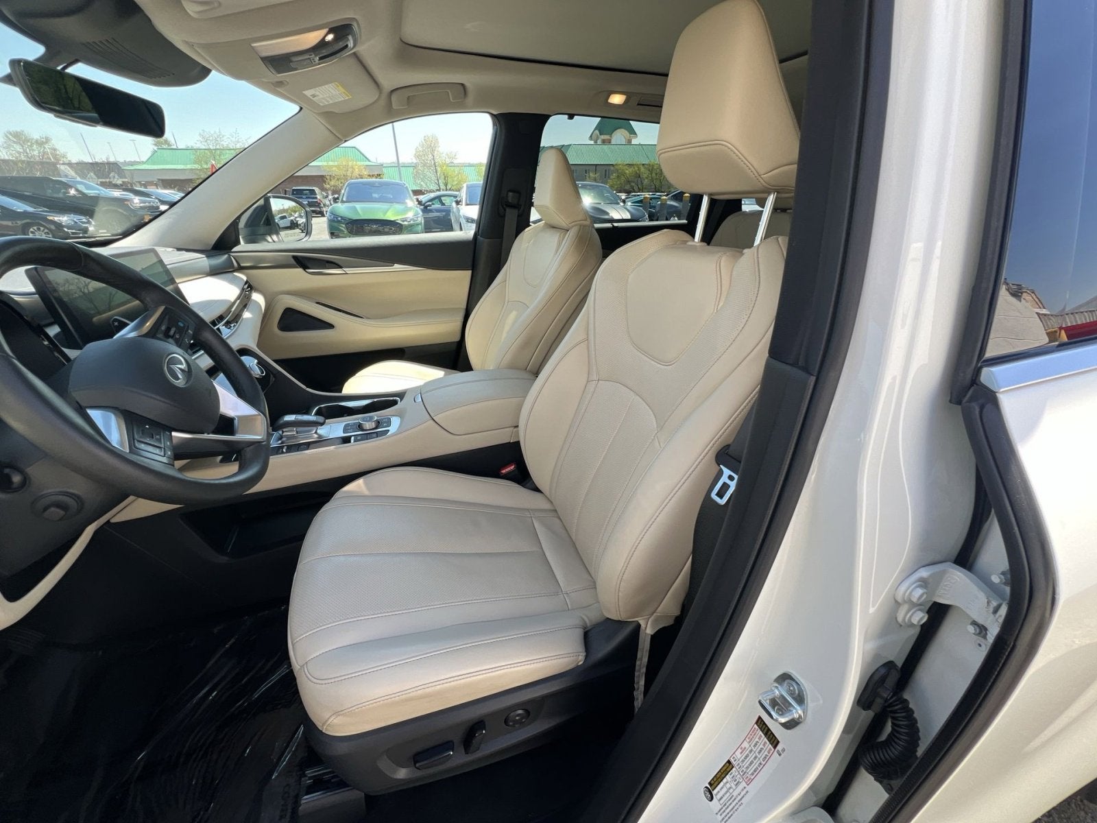 2023 INFINITI QX60 LUXE