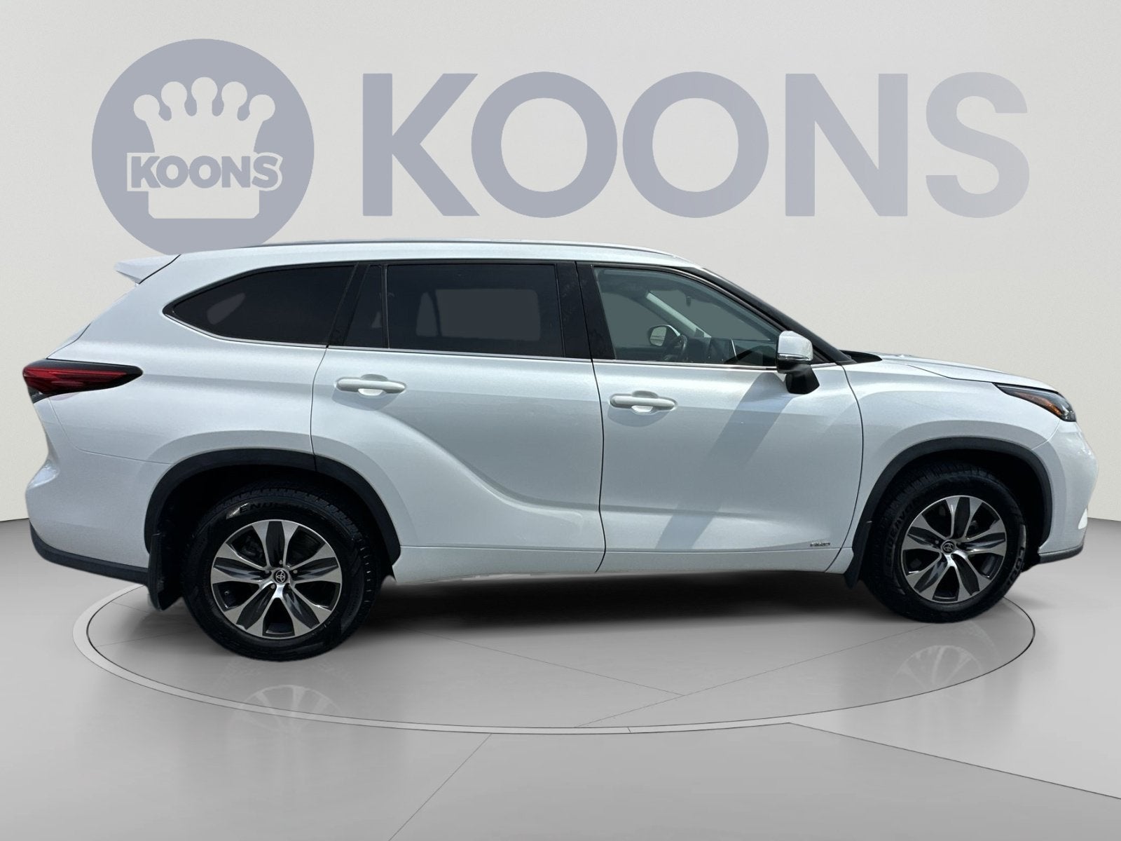 2022 Toyota Highlander Hybrid XLE