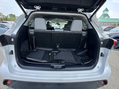 2022 Toyota Highlander Hybrid XLE