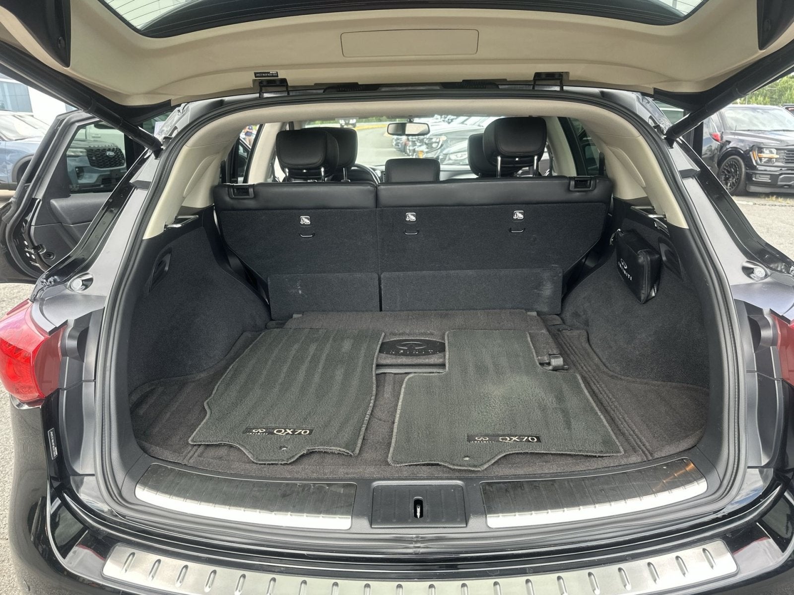 2015 INFINITI QX70 Base