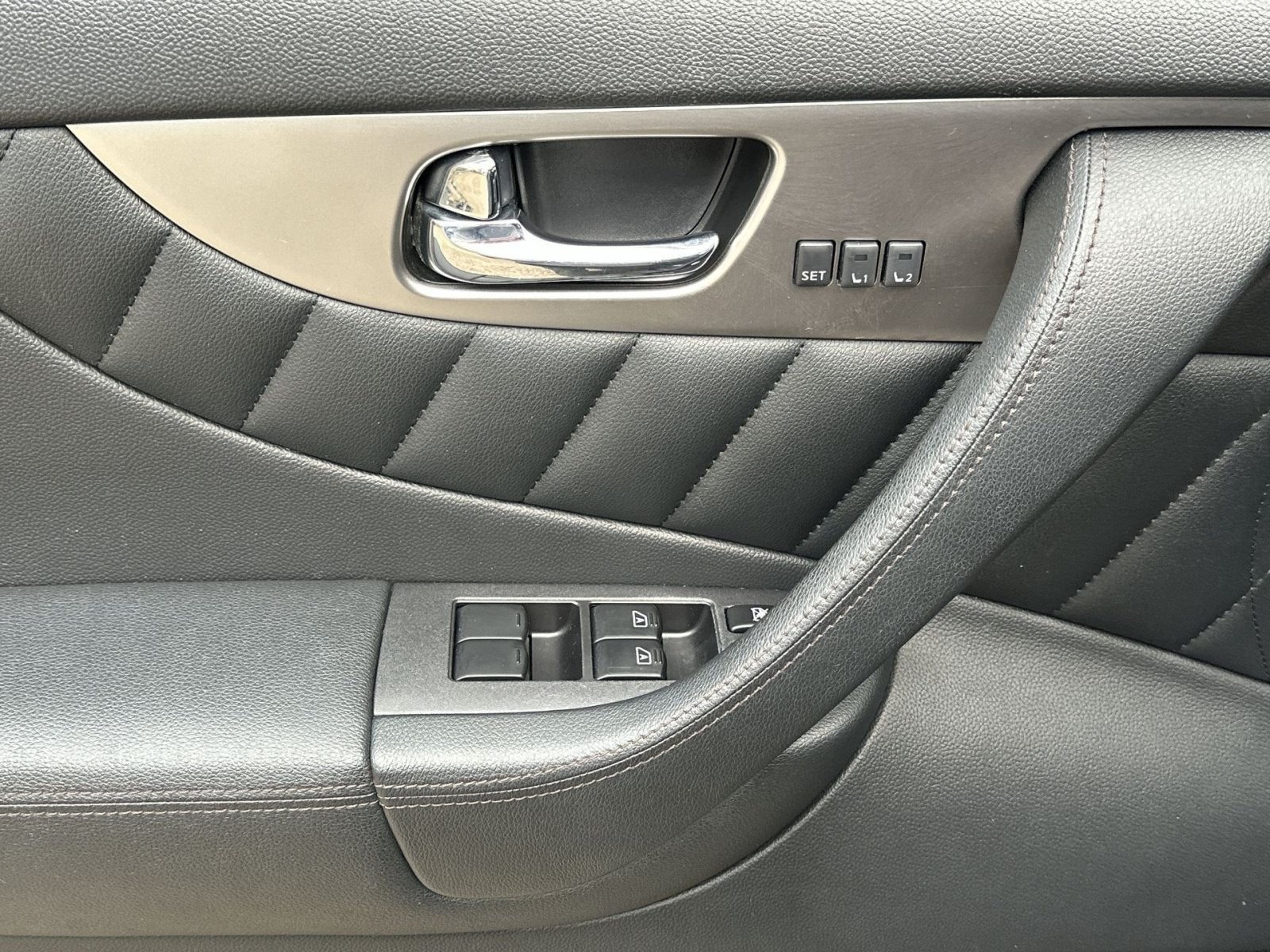 2017 INFINITI QX70 Base