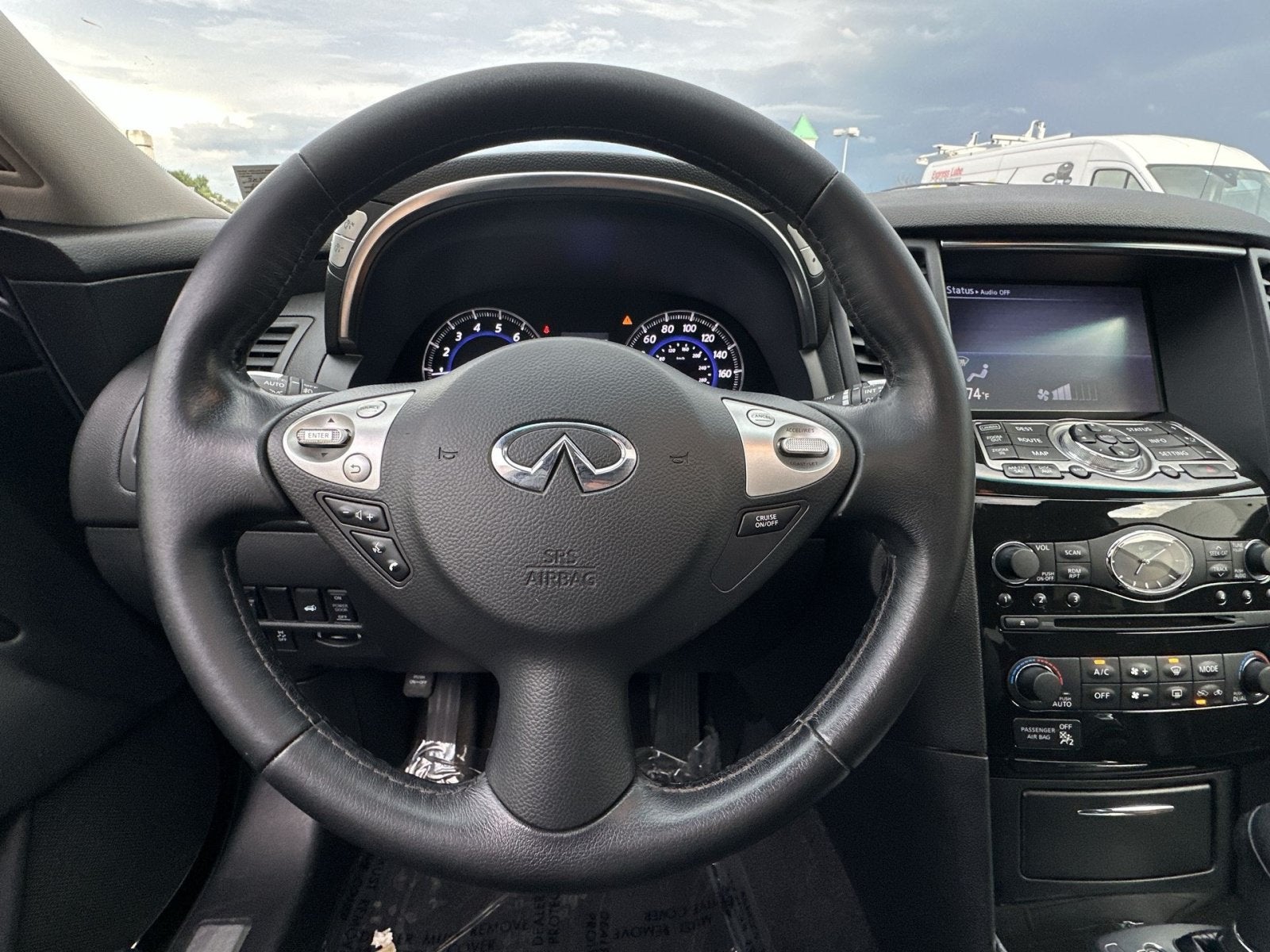 2017 INFINITI QX70 Base