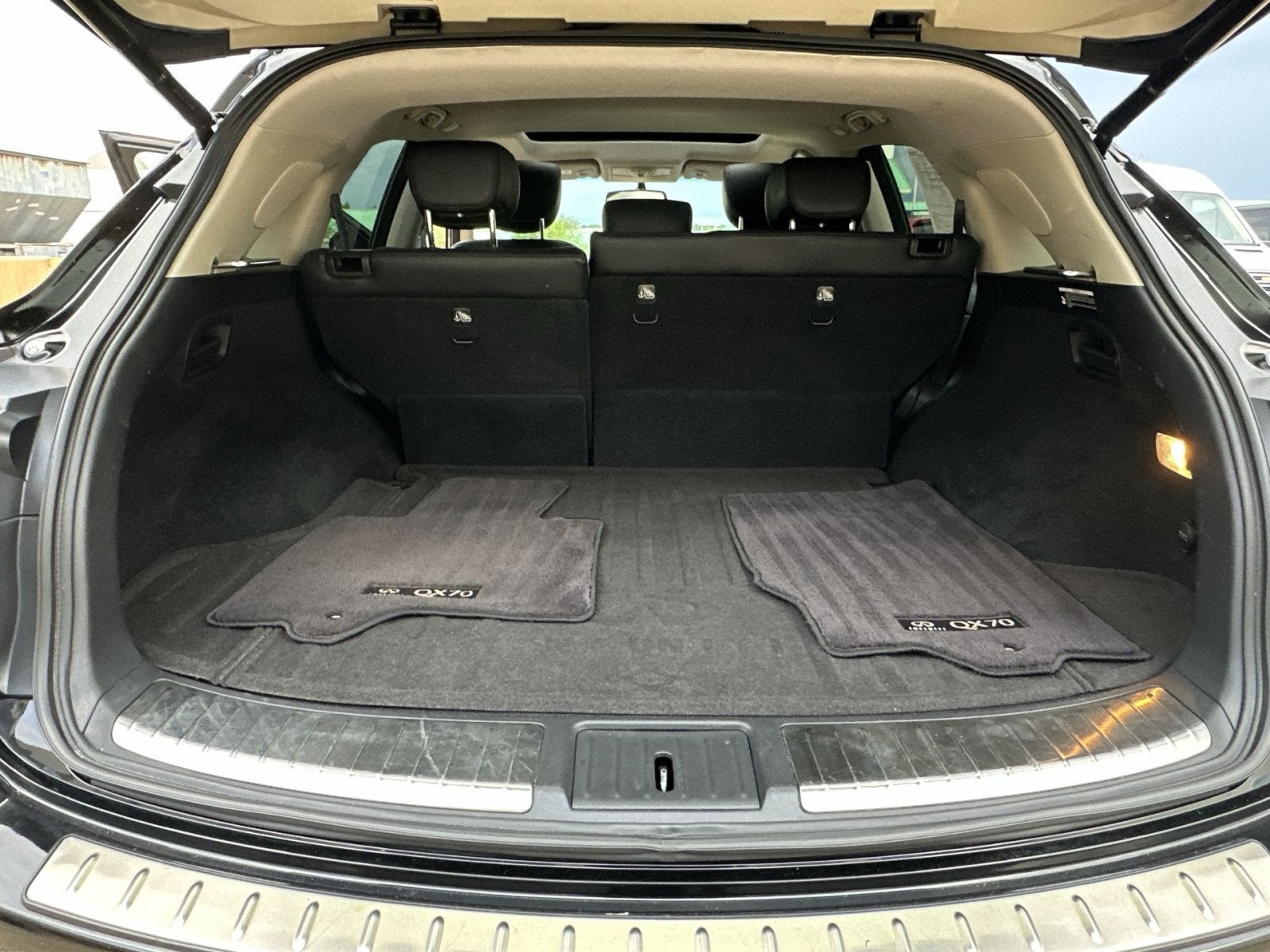 2017 INFINITI QX70 Base