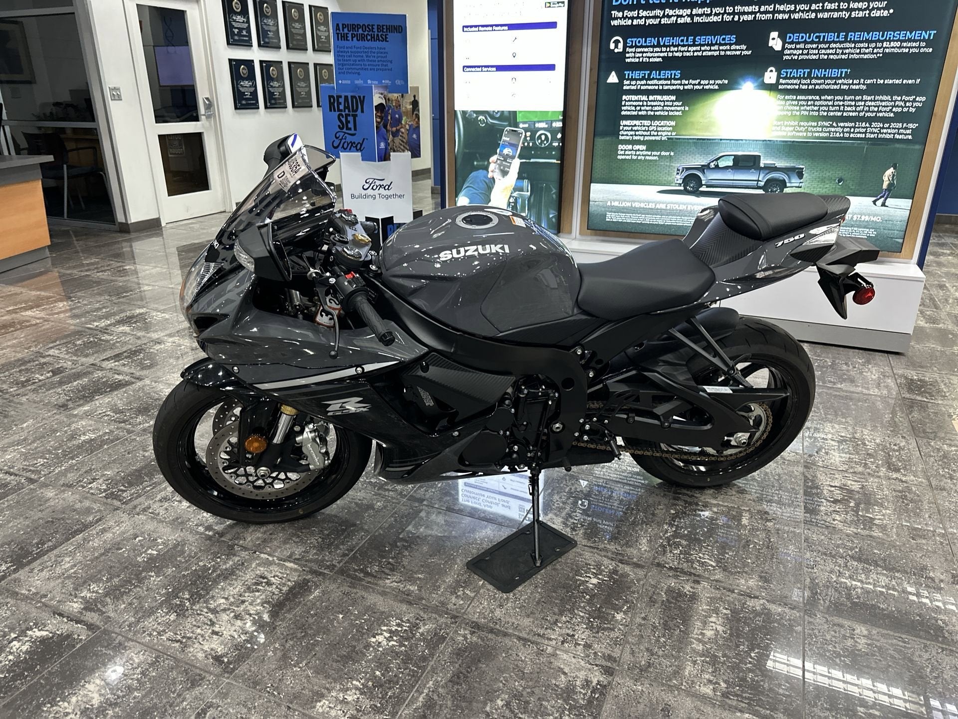 2025 Suzuki GSX-R750 Base