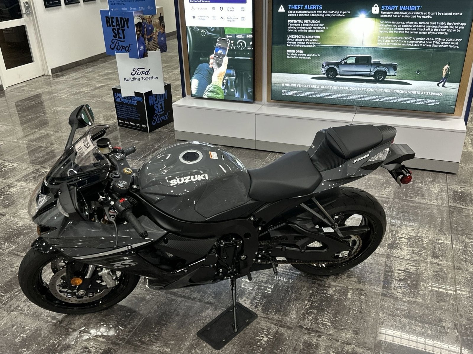 2025 Suzuki GSX-R750 Base