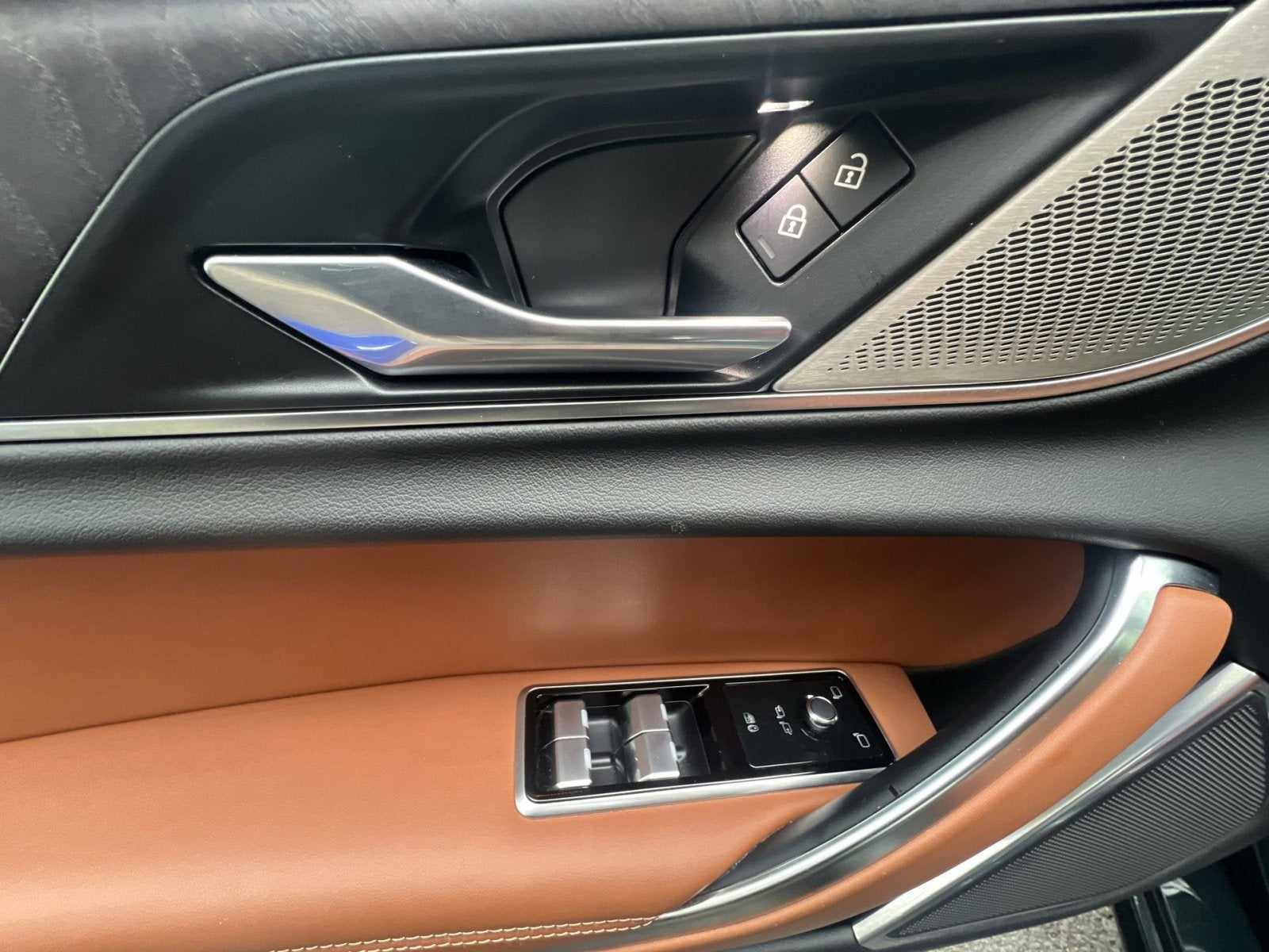 2022 Jaguar XF R-Dynamic SE