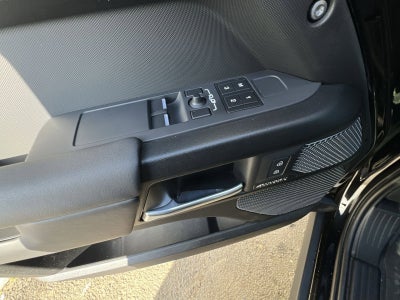 2023 Land Rover Defender 90 V8