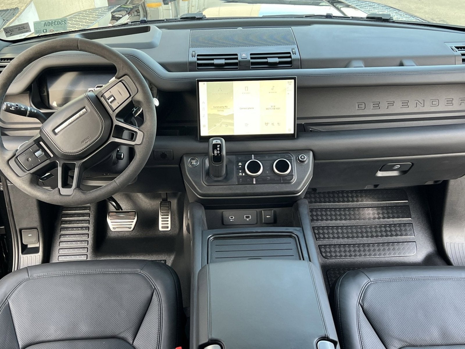 2023 Land Rover Defender 90 V8