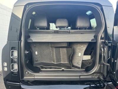 2023 Land Rover Defender 90 V8