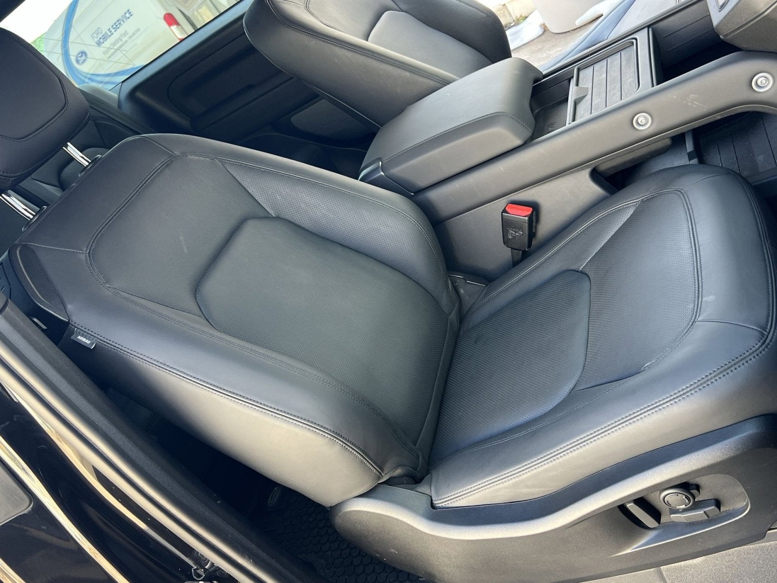 2023 Land Rover Defender 90 V8