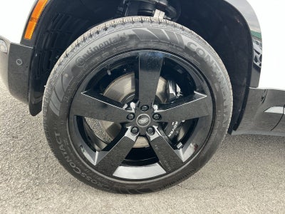 2025 Land Rover Defender 110 V8