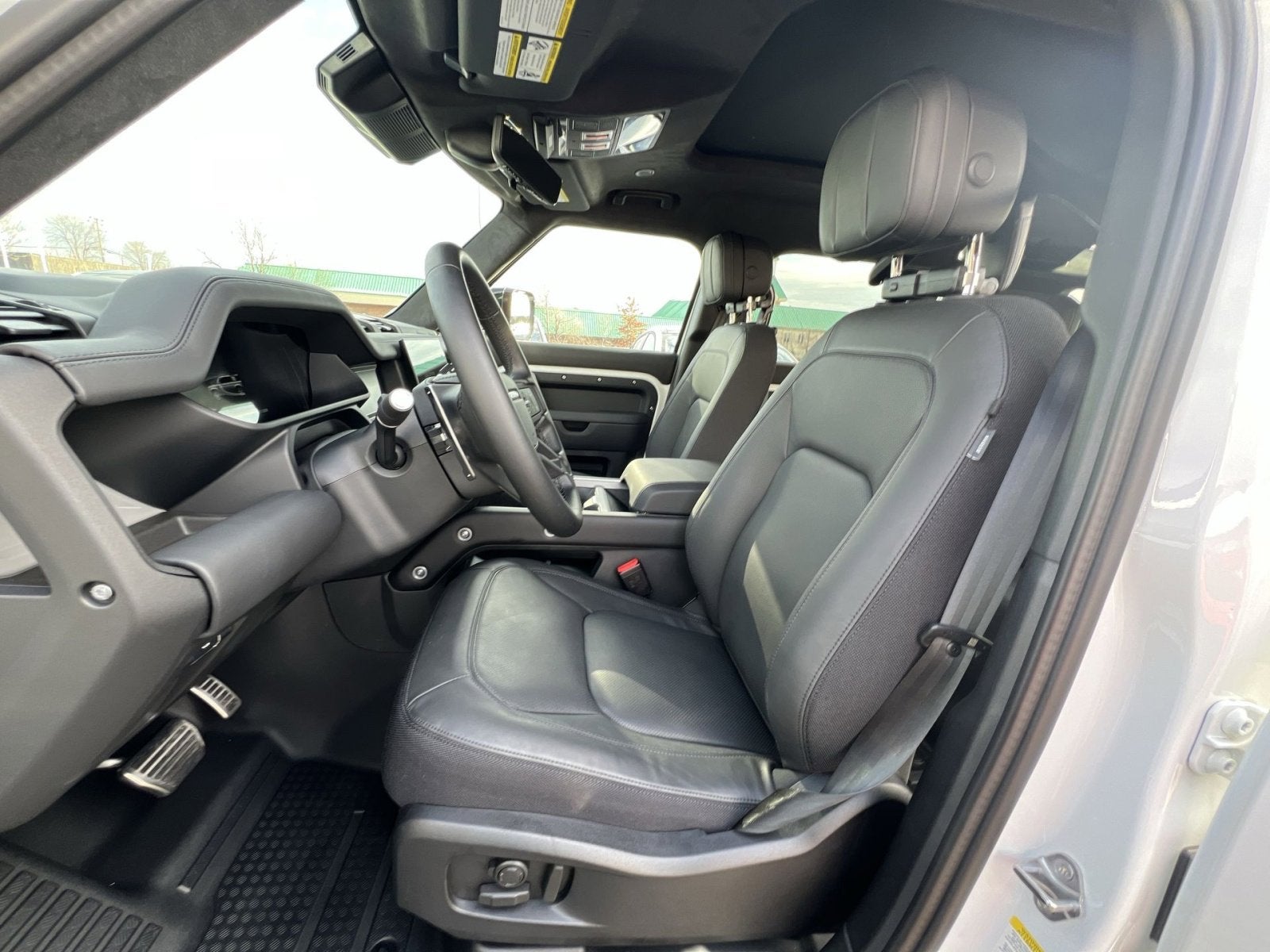 2025 Land Rover Defender 110 V8