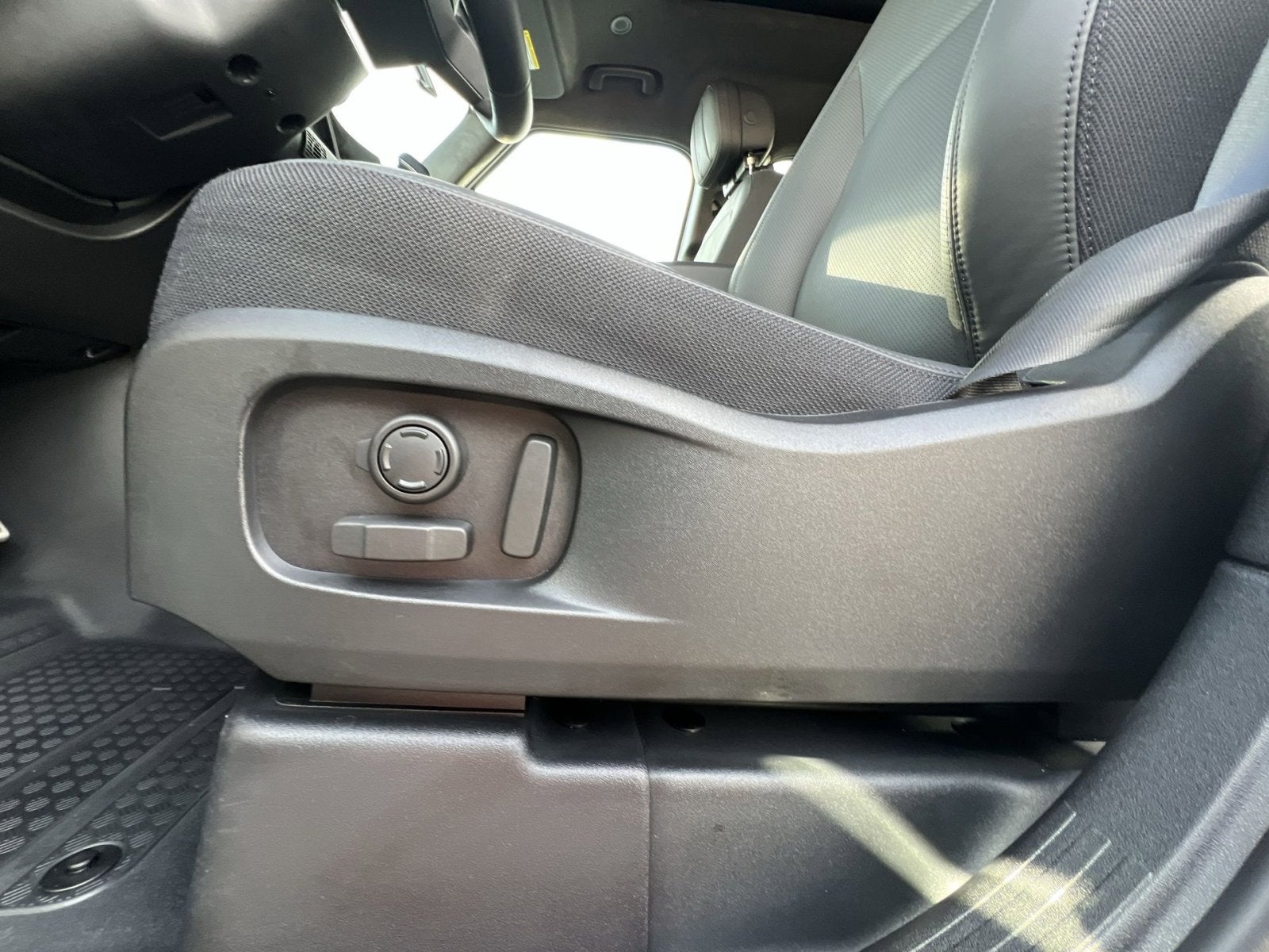 2025 Land Rover Defender 110 V8