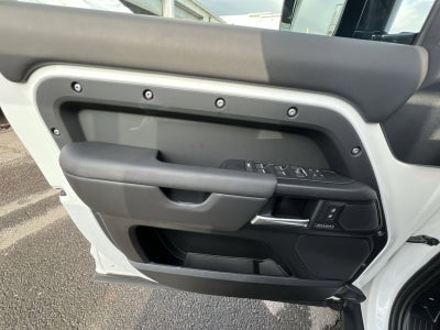 2025 Land Rover Defender 110 V8